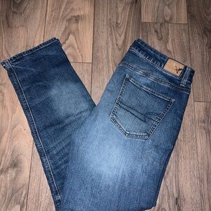 American Eagle Medium Wash Distressed Blue Jeans Tomgirl Style